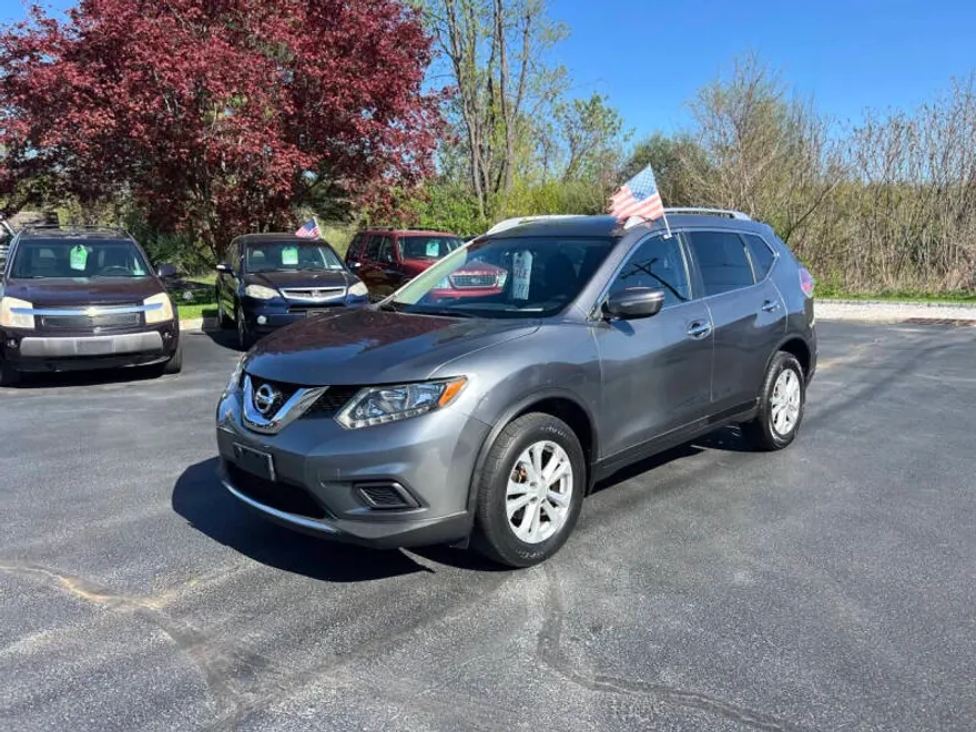 2015 Nissan Rogue SV photo 1