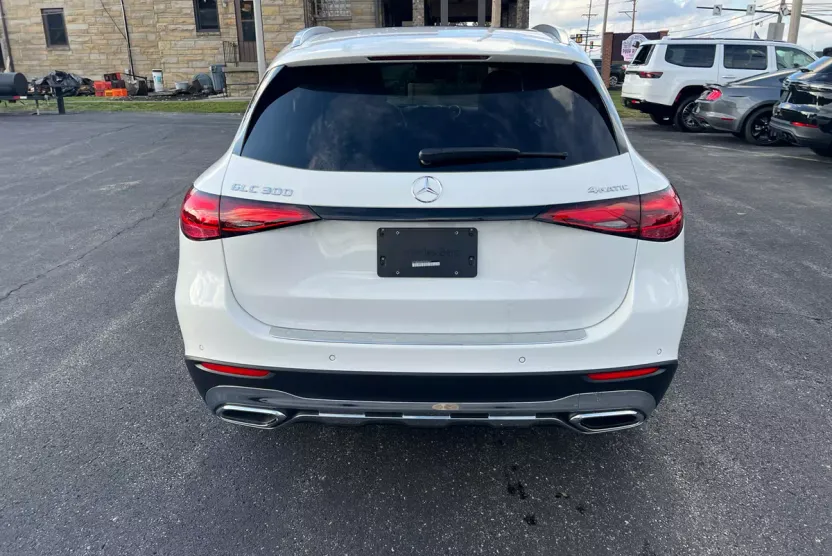 2025 Mercedes Benz GLC 300 4MATIC photo 1