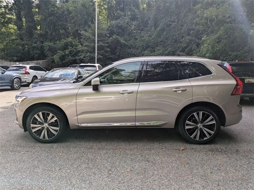 2023 Volvo XC60 B5 Ultimate photo 1