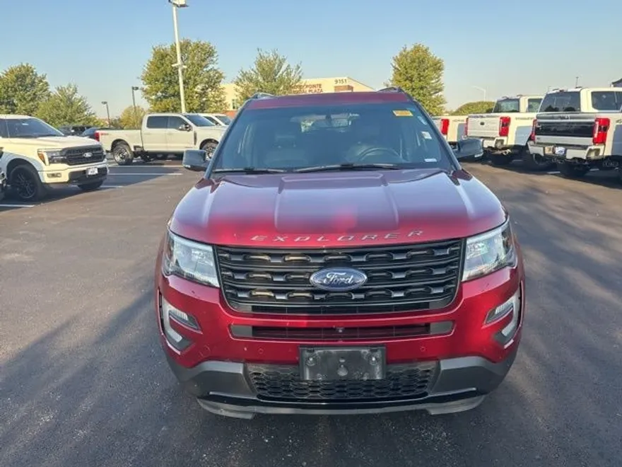 2016 Ford Explorer Sport photo 1