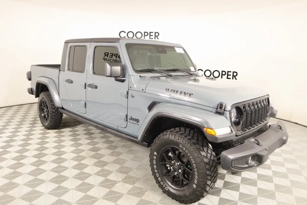 2024 Jeep Gladiator Willys photo 1