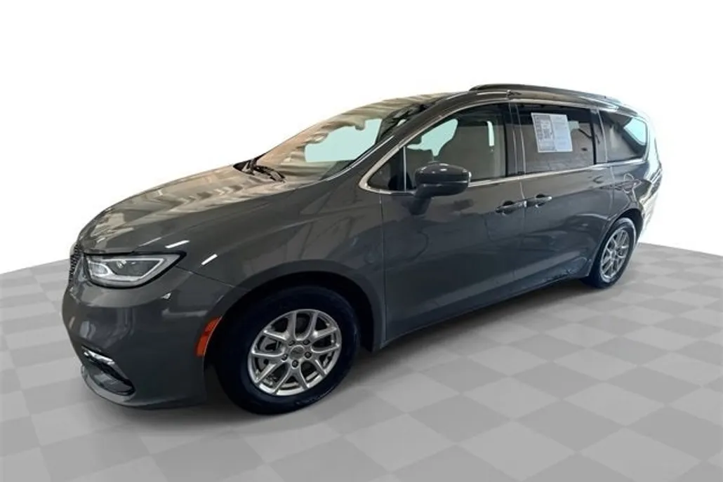 2022 Chrysler Pacifica Touring L photo 1