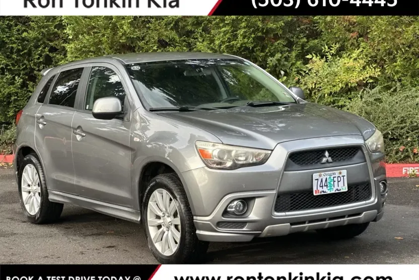 2011 Mitsubishi Outlander Sport SE photo 1
