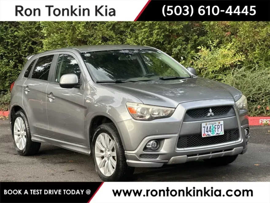 2011 Mitsubishi Outlander Sport SE photo 1