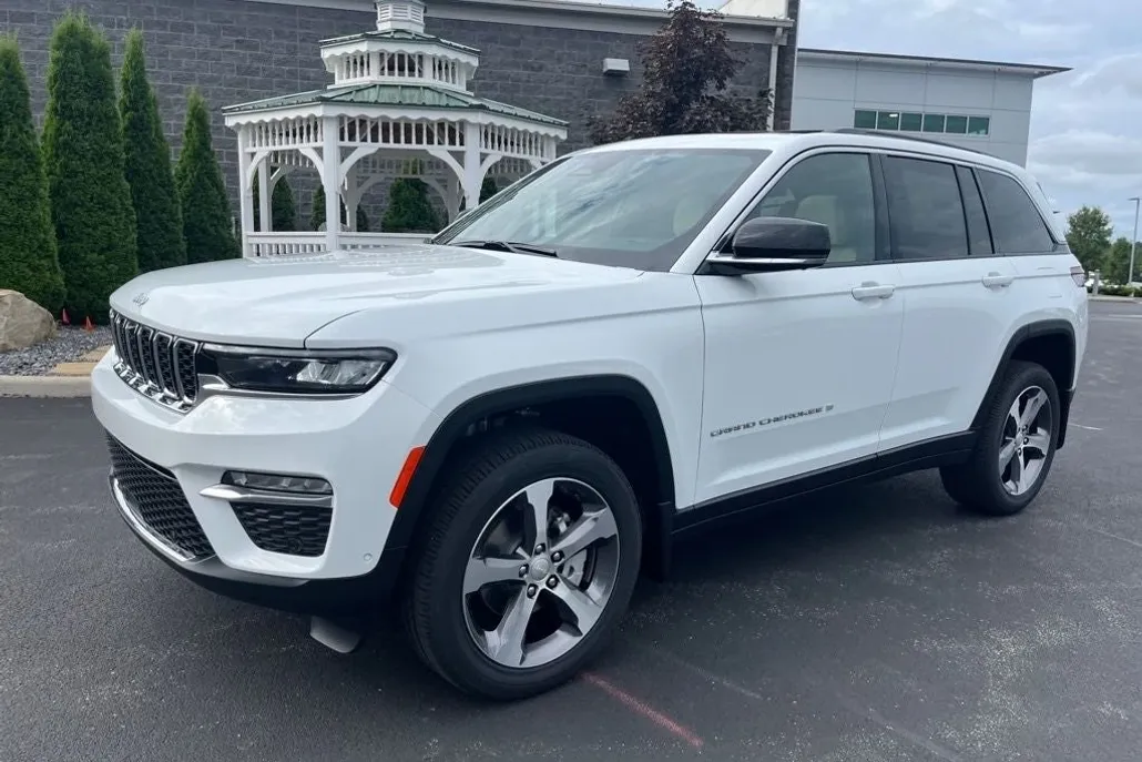 2025 Jeep Grand Cherokee Limited photo 1