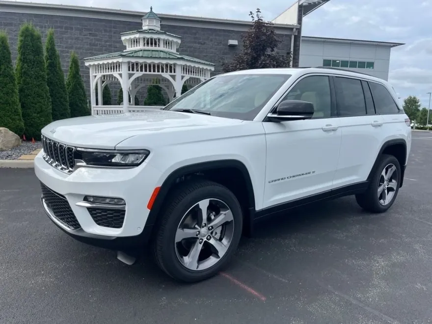 2025 Jeep Grand Cherokee Limited photo 1