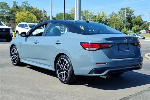 2024 Nissan Sentra SR photo 3