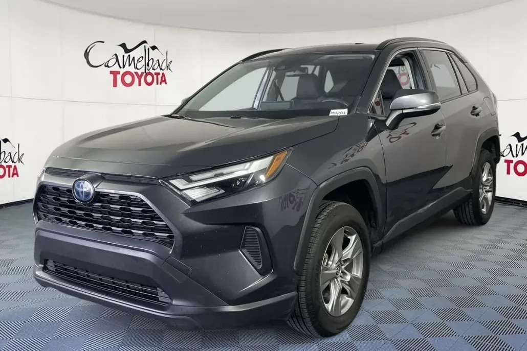 2023 Toyota RAV4 Hybrid XLE photo 1