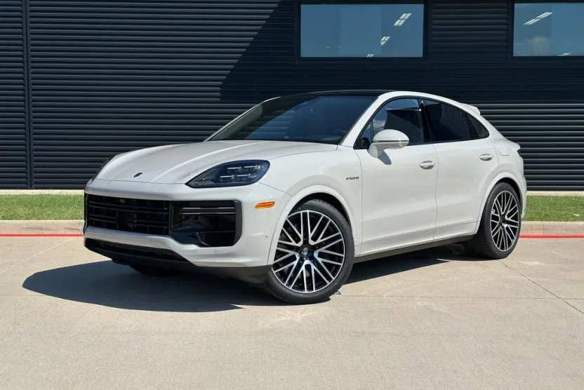 2026 Porsche Cayenne Turbo E-Hybrid Coupe photo 1