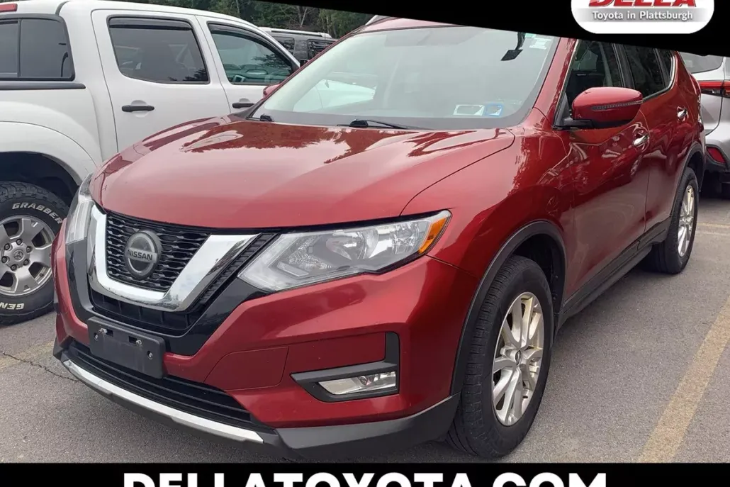 2018 Nissan Rogue SV photo 1