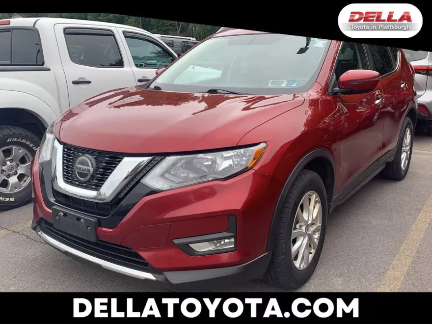 2018 Nissan Rogue SV photo 1