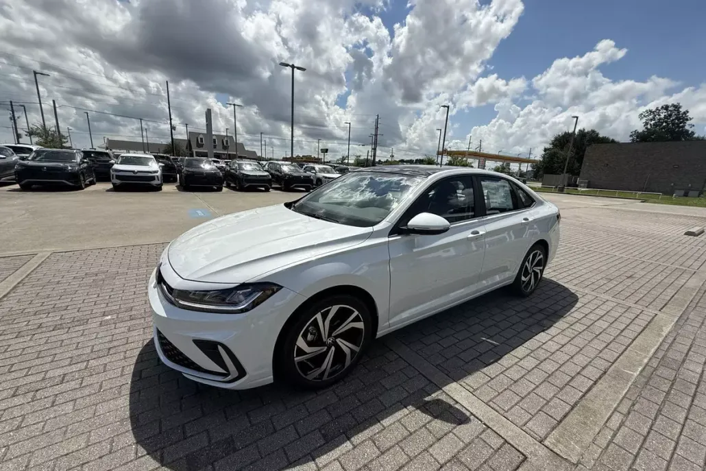 2025 Volkswagen Jetta 1.5T SEL photo 1