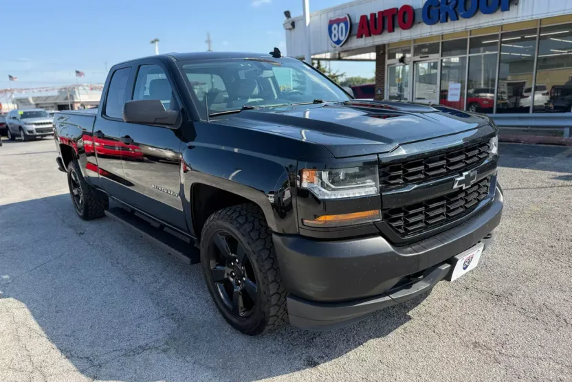 2017 Chevrolet Silverado Work Truck LS Base photo 1