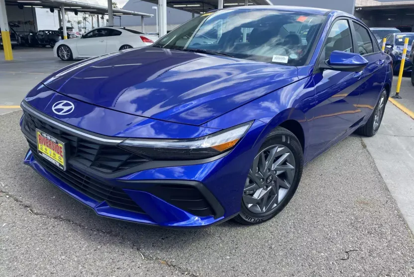 2024 Hyundai Elantra Hybrid Blue photo 1