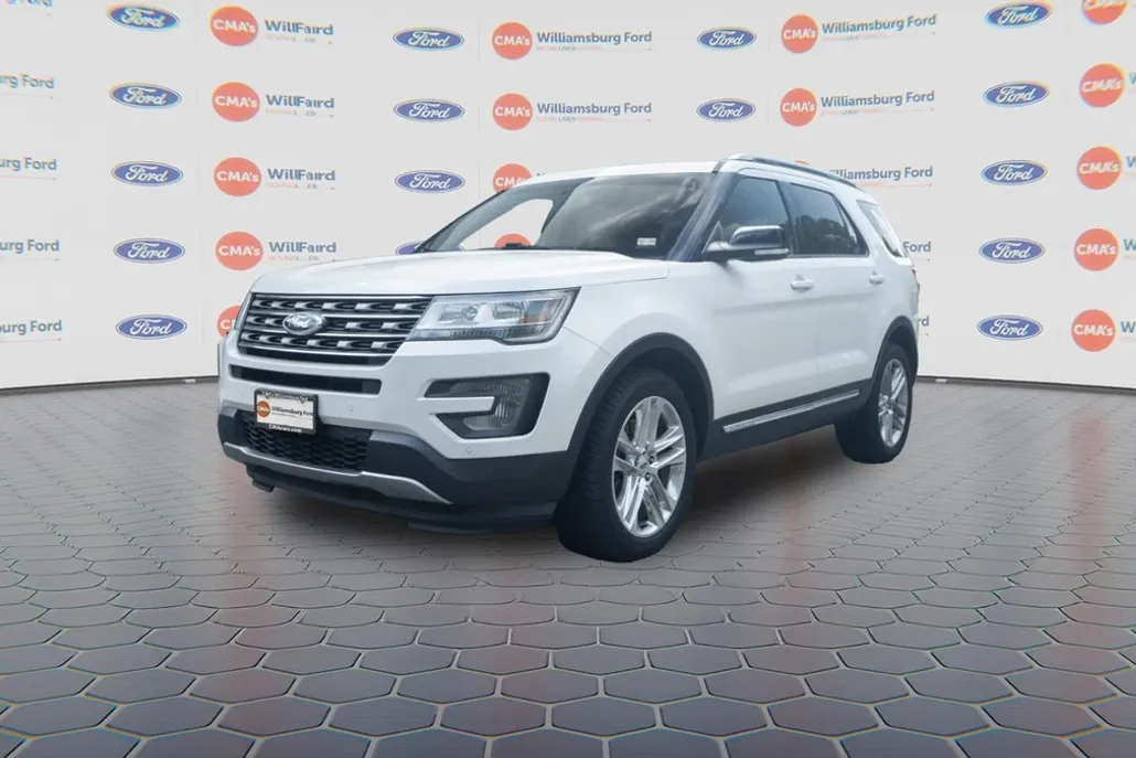 2017 Ford Explorer XLT photo 1