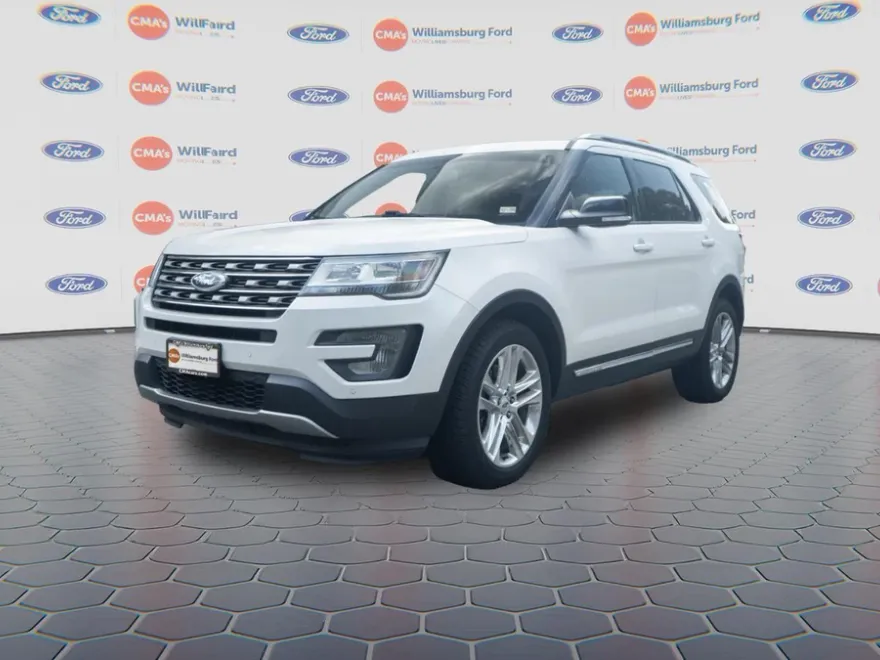 2017 Ford Explorer XLT photo 1