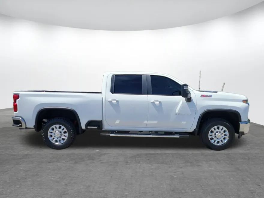 2023 Chevrolet Silverado 2500HD LT photo 1