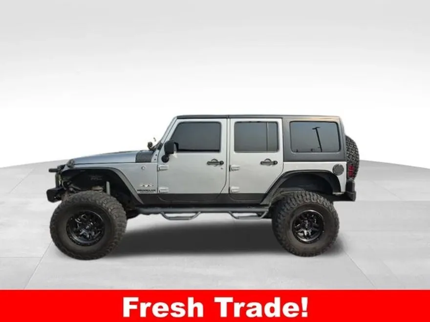 2016 Jeep Wrangler Unlimited Sahara photo 1