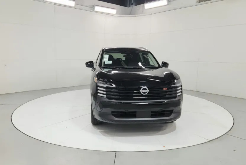2025 Nissan Kicks SR photo 2
