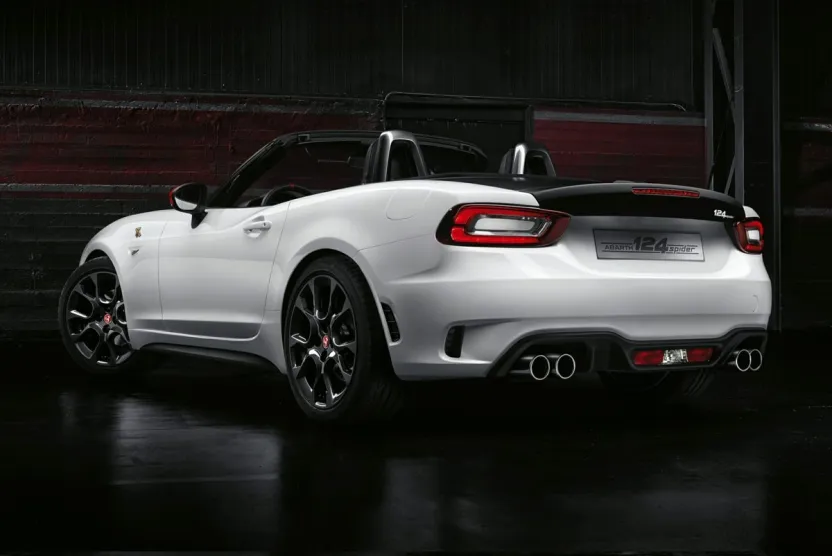 2017 Fiat 124 Spider Abarth photo 1