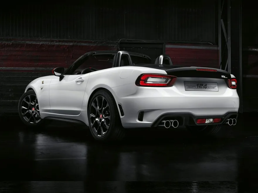 2017 Fiat 124 Spider Abarth photo 1