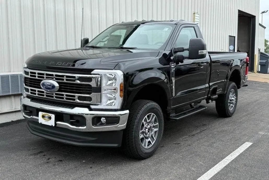 2025 Ford F-350 photo 1