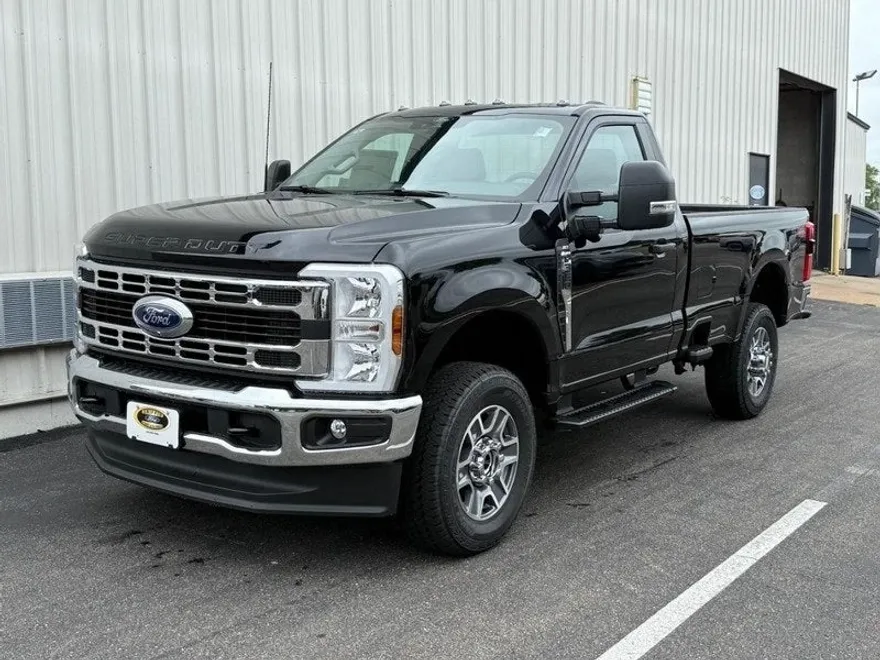 2025 Ford F-350 photo 1
