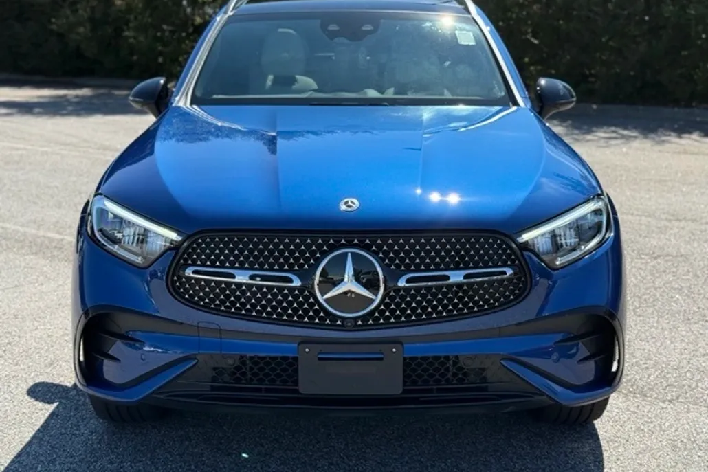 2024 Mercedes Benz GLC 300 photo 1