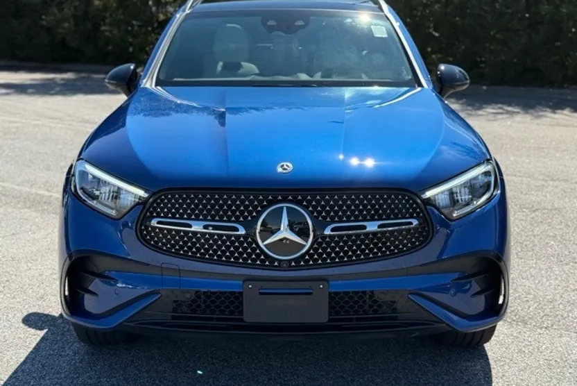 2024 Mercedes Benz GLC 300 photo 1