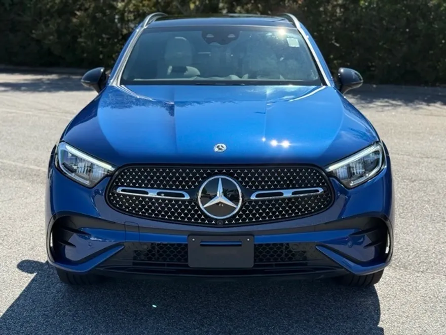 2024 Mercedes Benz GLC 300 photo 1
