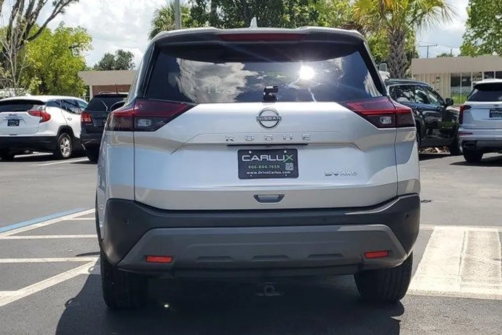 2022 Nissan Rogue SV photo 1