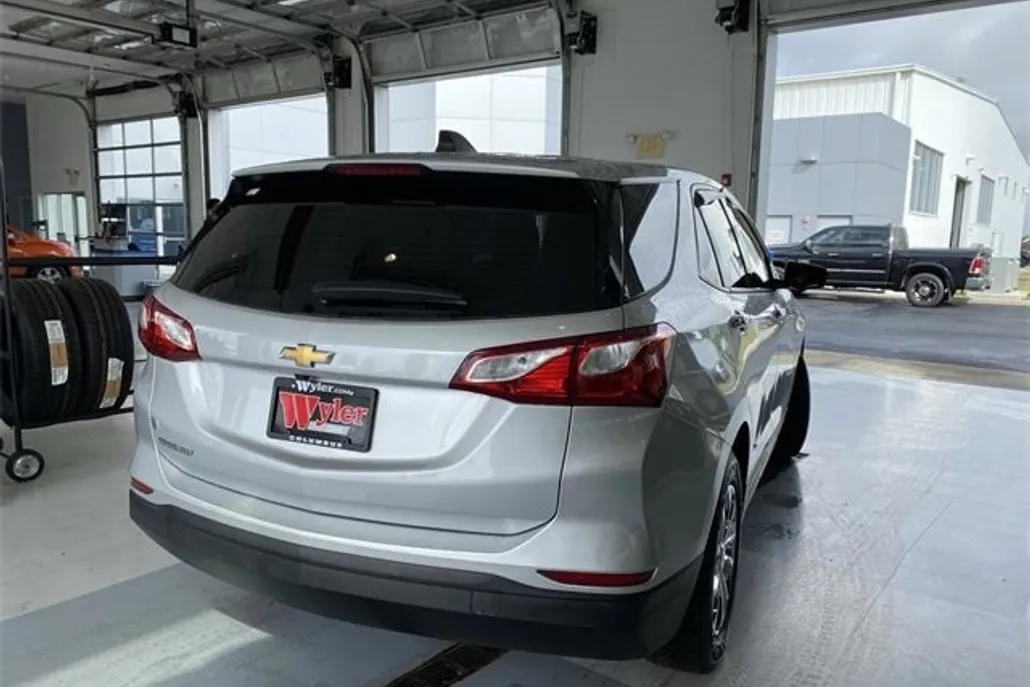 2019 Chevrolet Equinox LS photo 1