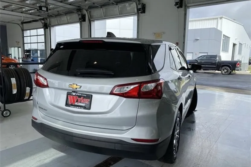 2019 Chevrolet Equinox LS photo 1