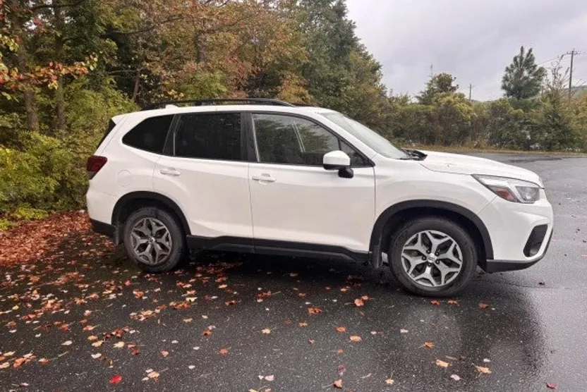 2021 Subaru Forester Premium photo 1