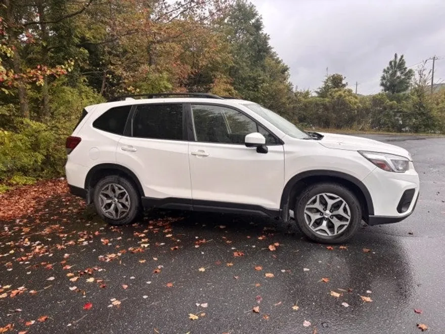 2021 Subaru Forester Premium photo 1