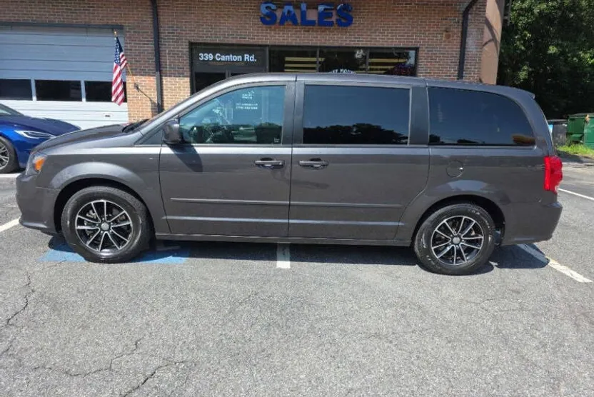 2016 Dodge Grand Caravan SE Plus photo 1