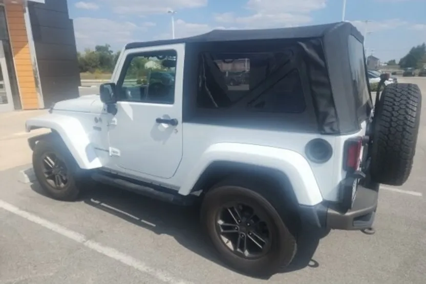 2017 Jeep Wrangler Sahara photo 1
