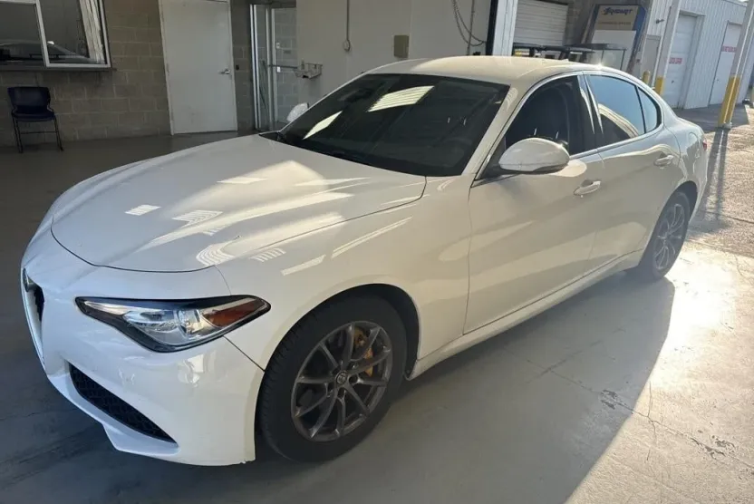 2019 Alfa Romeo Giulia Base photo 1
