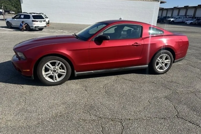 2010 Ford Mustang V6 photo 1