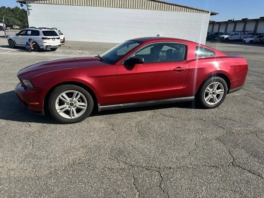 2010 Ford Mustang V6 photo 1
