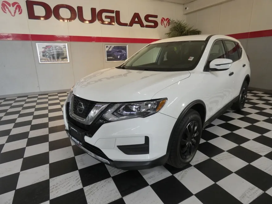 2020 Nissan Rogue S photo 1
