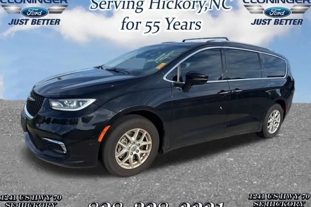 2021 Chrysler Pacifica Touring L photo 1