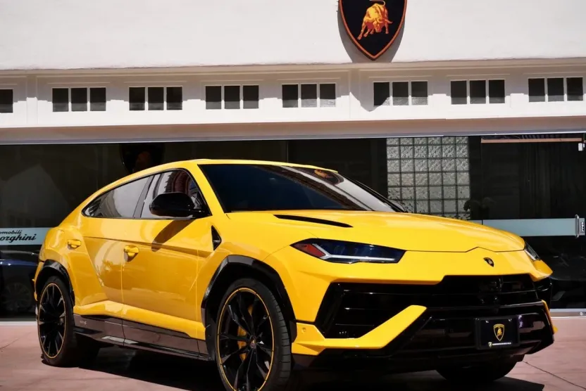 2023 Lamborghini Urus S photo 1