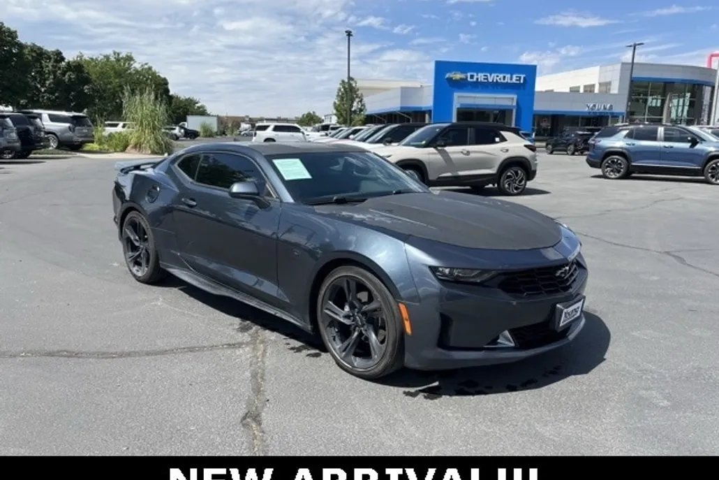 2021 Chevrolet Camaro 1LT photo 1