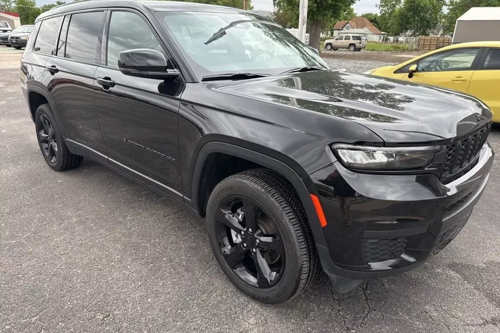 2022 Jeep Grand Cherokee Altitude photo 1