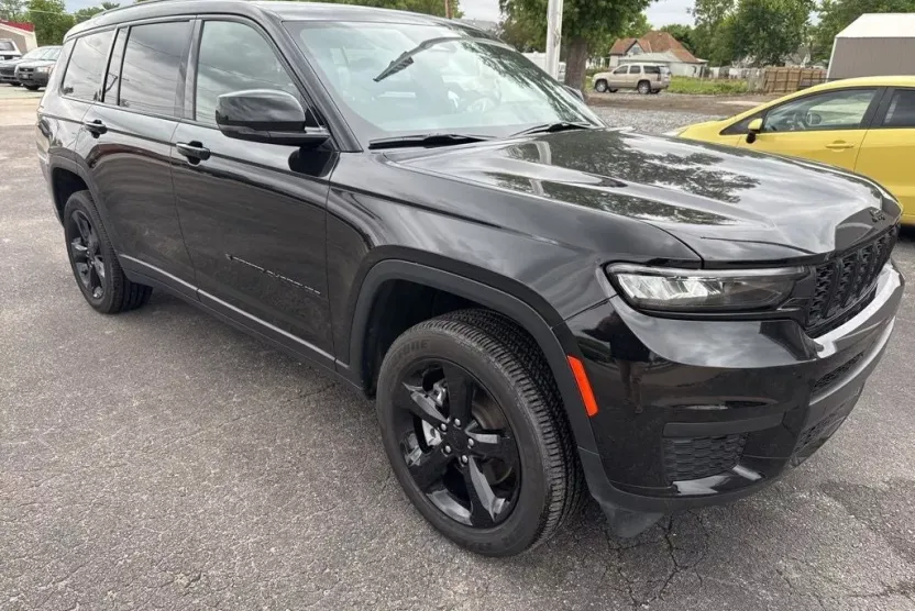 2022 Jeep Grand Cherokee Altitude photo 1