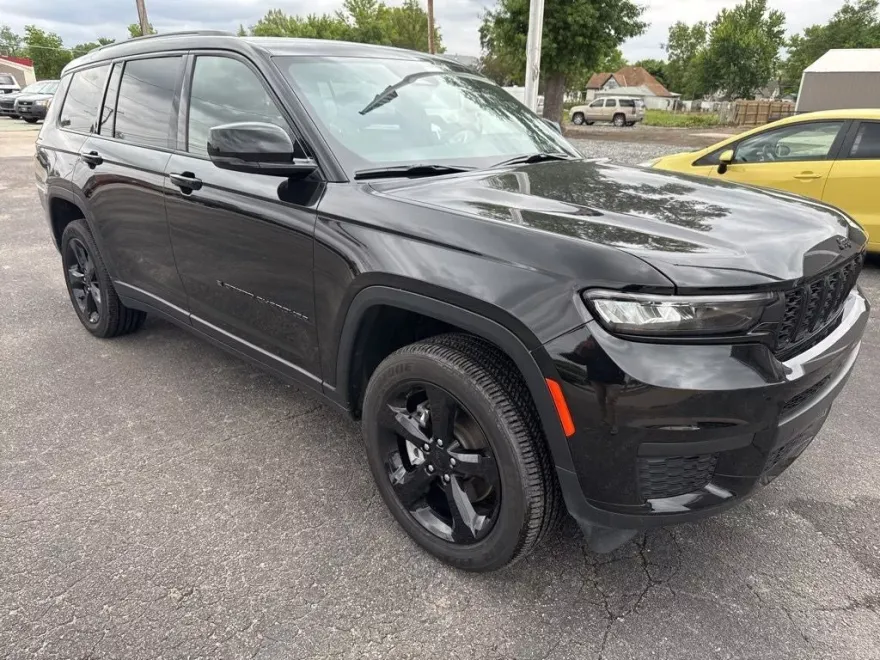 2022 Jeep Grand Cherokee Altitude photo 1