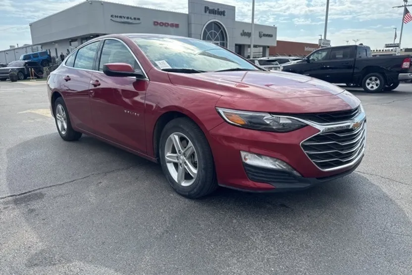 2024 Chevrolet Malibu 1LT photo 1