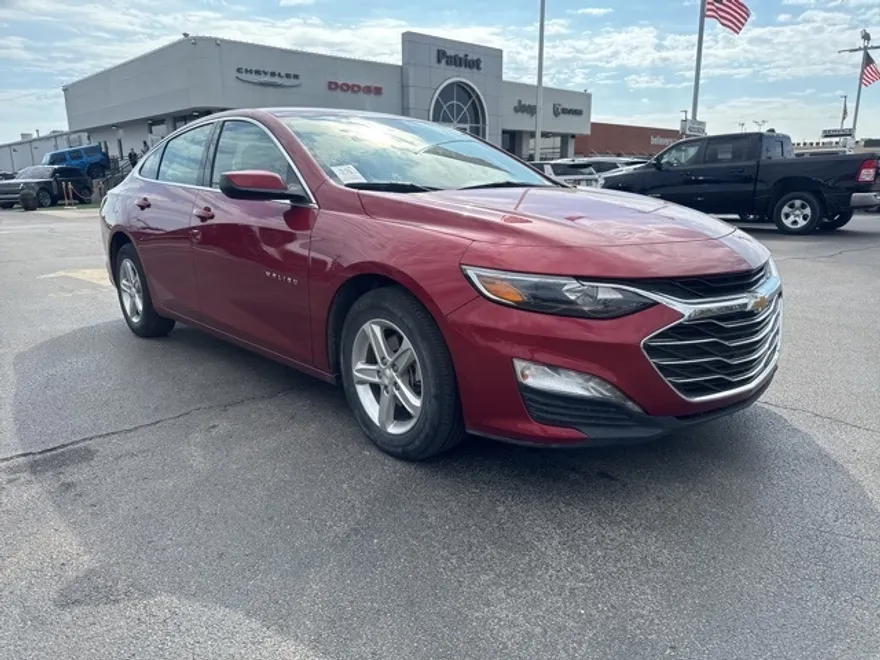 2024 Chevrolet Malibu 1LT photo 1