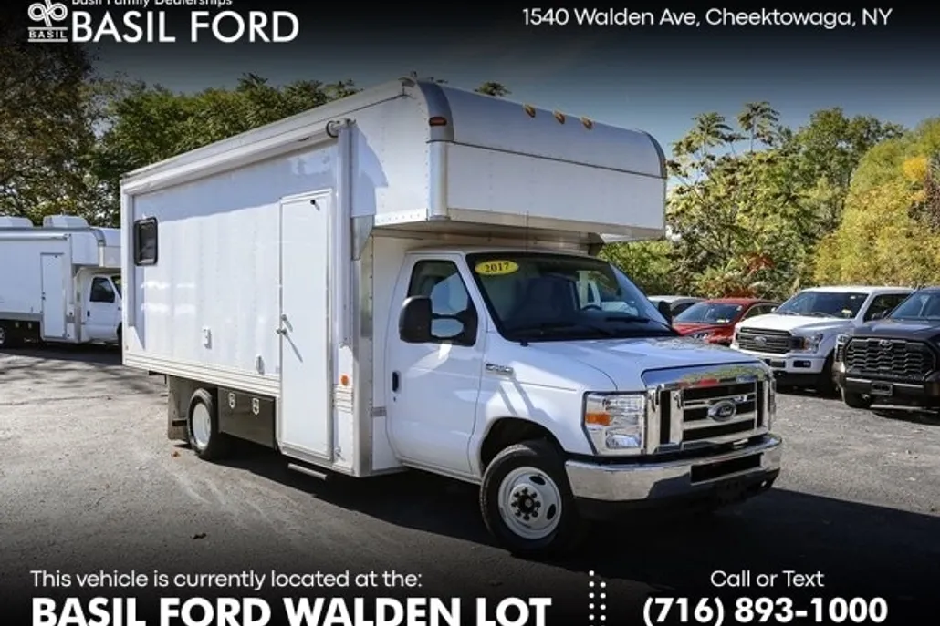 2017 Ford E-450 photo 1